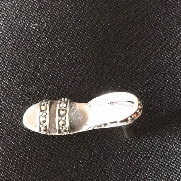 STERLING SILVER SHOE PENDANT WITH CHAIN - Picture 3 of 8